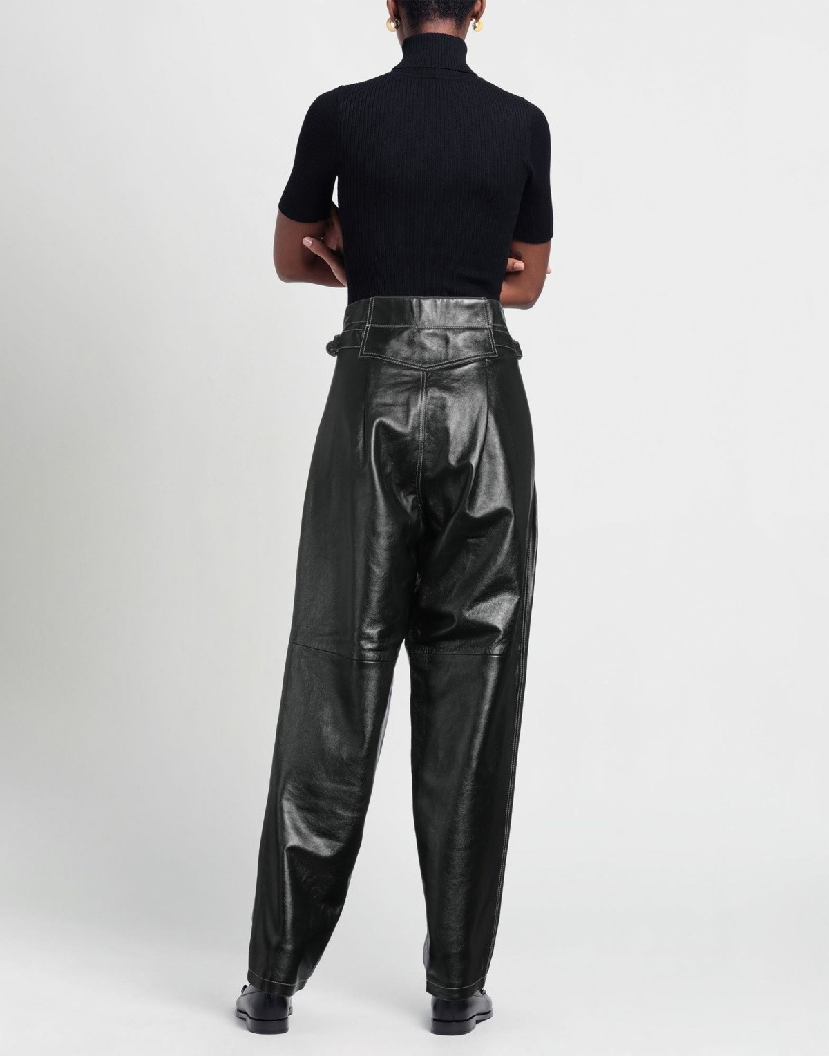 The Mannei Womens Pants in Black