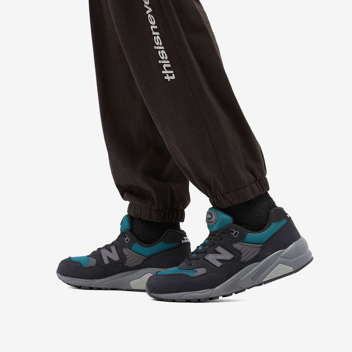 New Balance Men's MT580VE2 Sneakers in Black New Balance