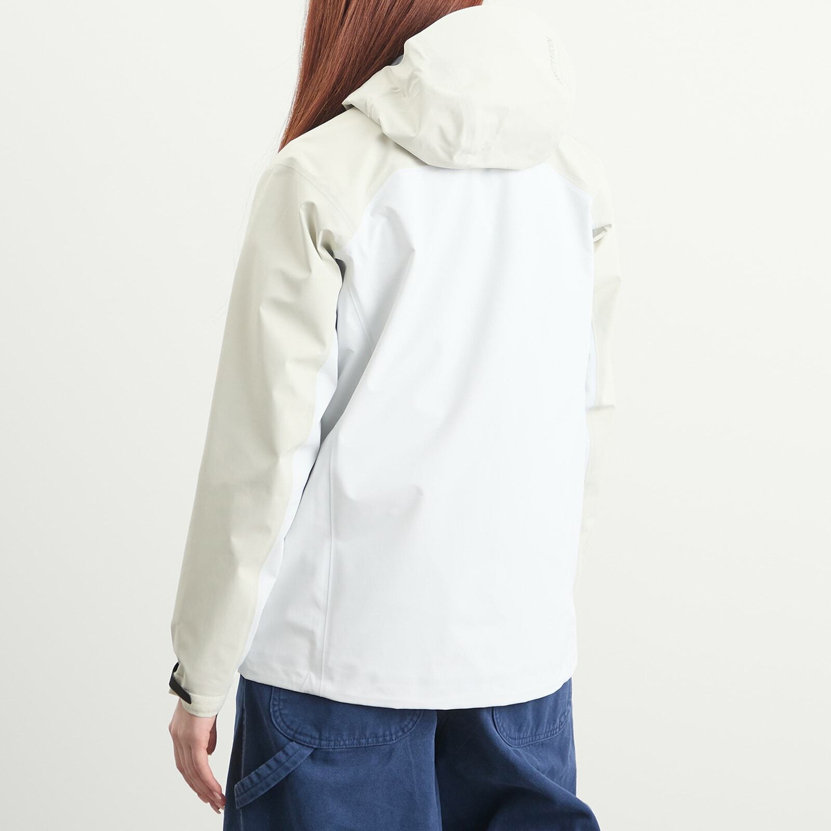 Arc'teryx Women's Beta Jacket W in Sea Salt/Arctic Silk