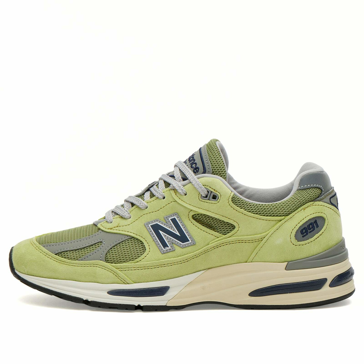 New Balance 991v2 Sneaker in Green Banana/Moss