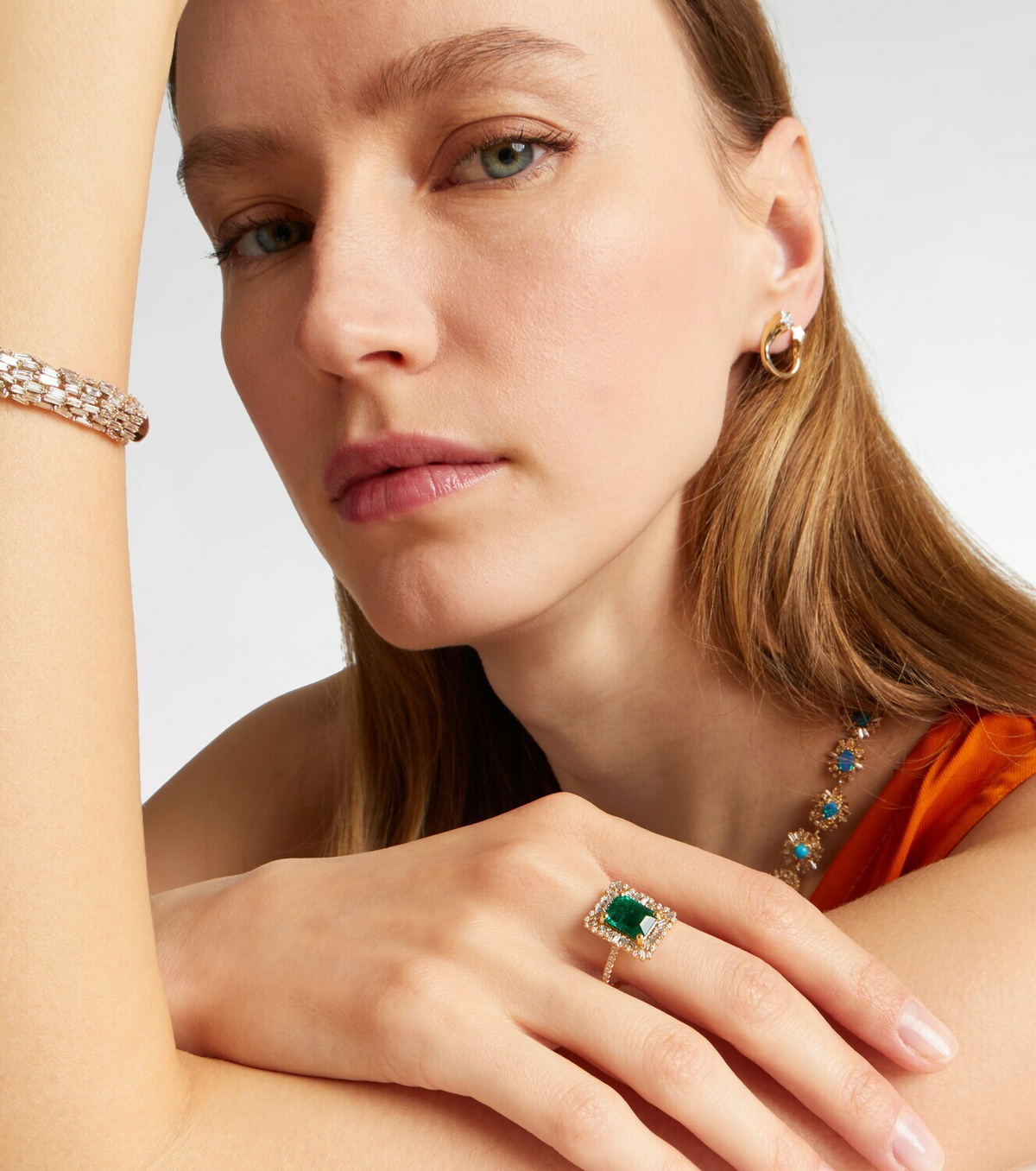 Suzanne Kalan 18kt gold (750/1000) ring with emerald and diamonds