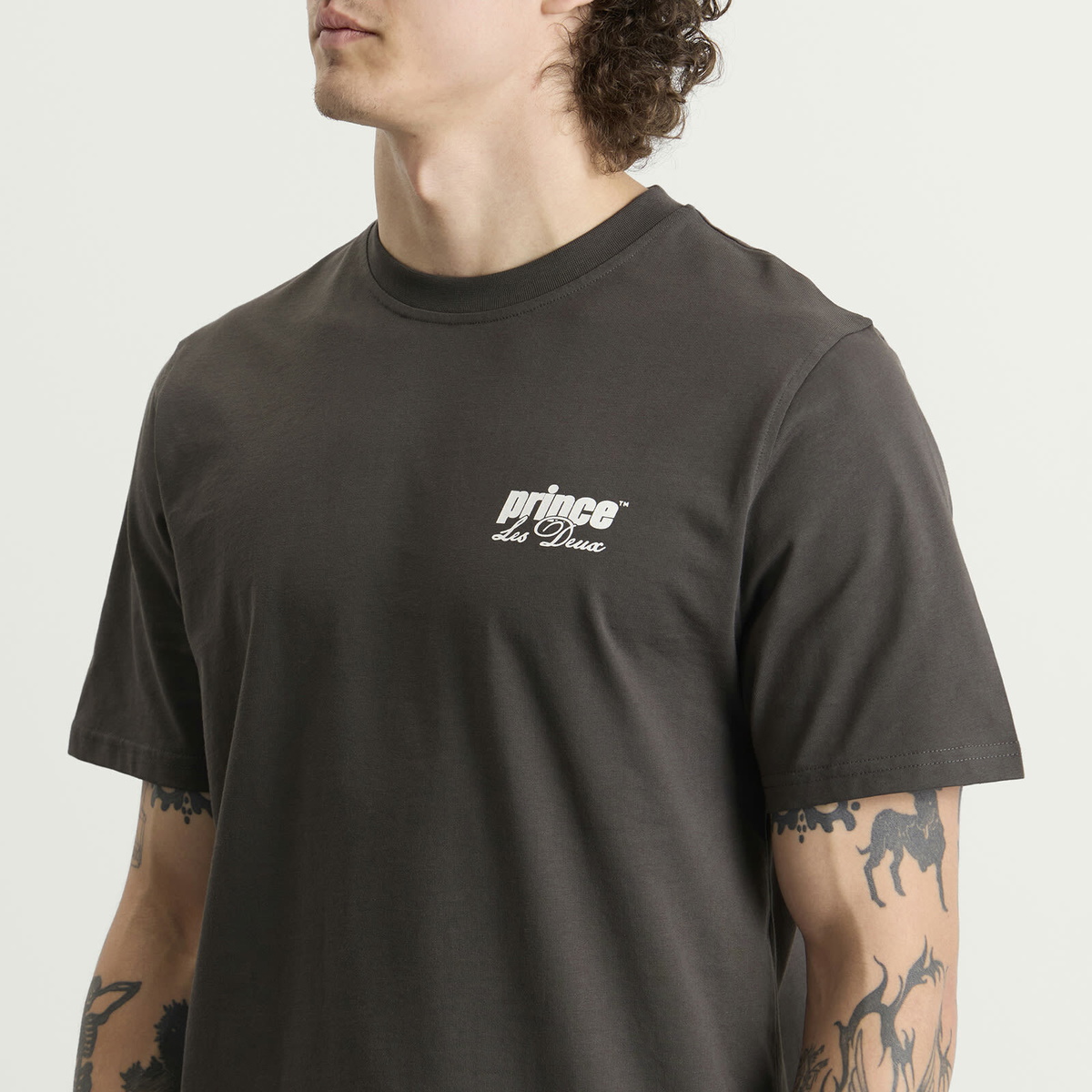 Les Deux Men's Prince LD T-shirt in Raven Grey
