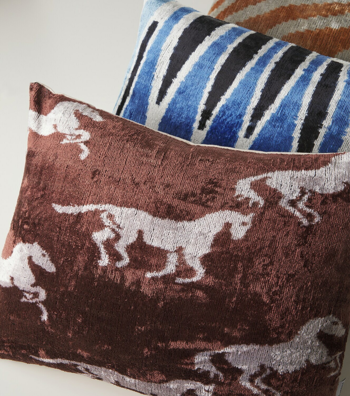 Les-Ottomans Silk and cotton velvet cushion