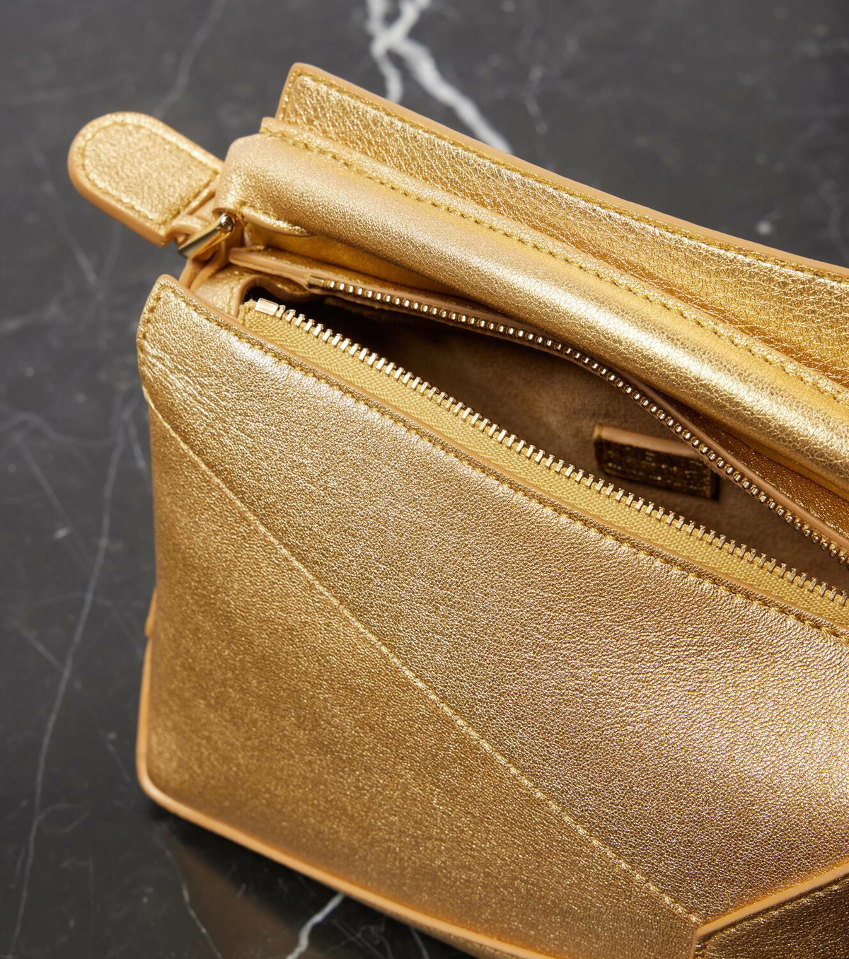 LOEWE ゴールドケース Loewe Laminated Lambskin Mini Puzzle Edge Bag Gold 1792038