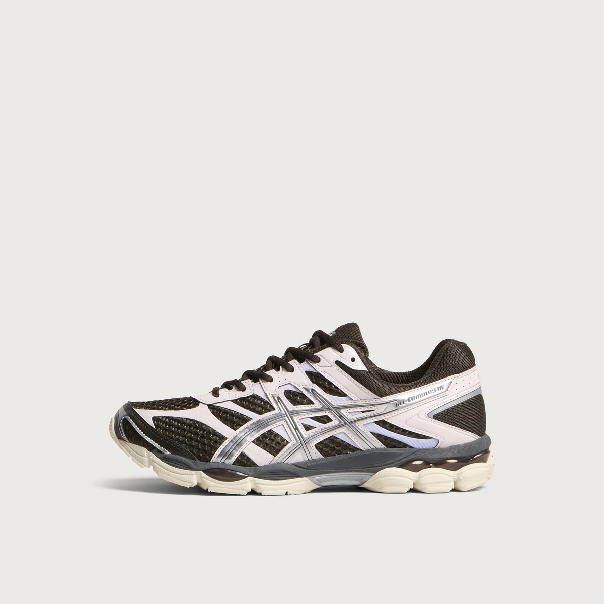 Asics GEL-CUMULUS 16 Sneaker in Black Coffee/Pure Silver