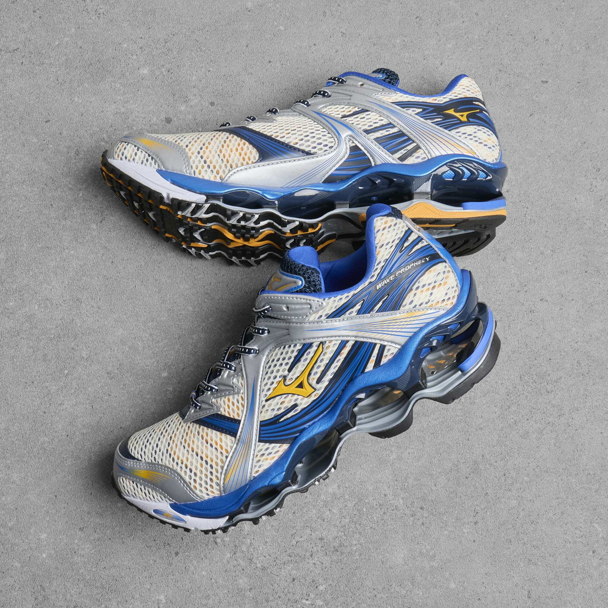 Mizuno Wave Prophecy 1 OG Sneaker in Artisan'S Gold