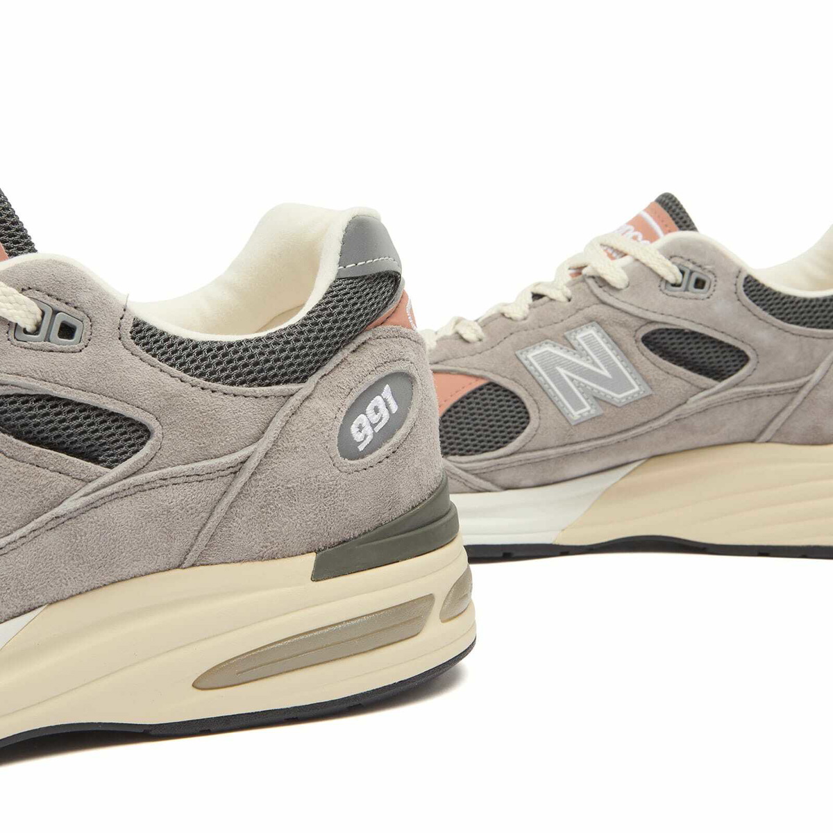 New Balance 991v2 Sneaker in Elephant Skin/Cork/Dark Gull Grey