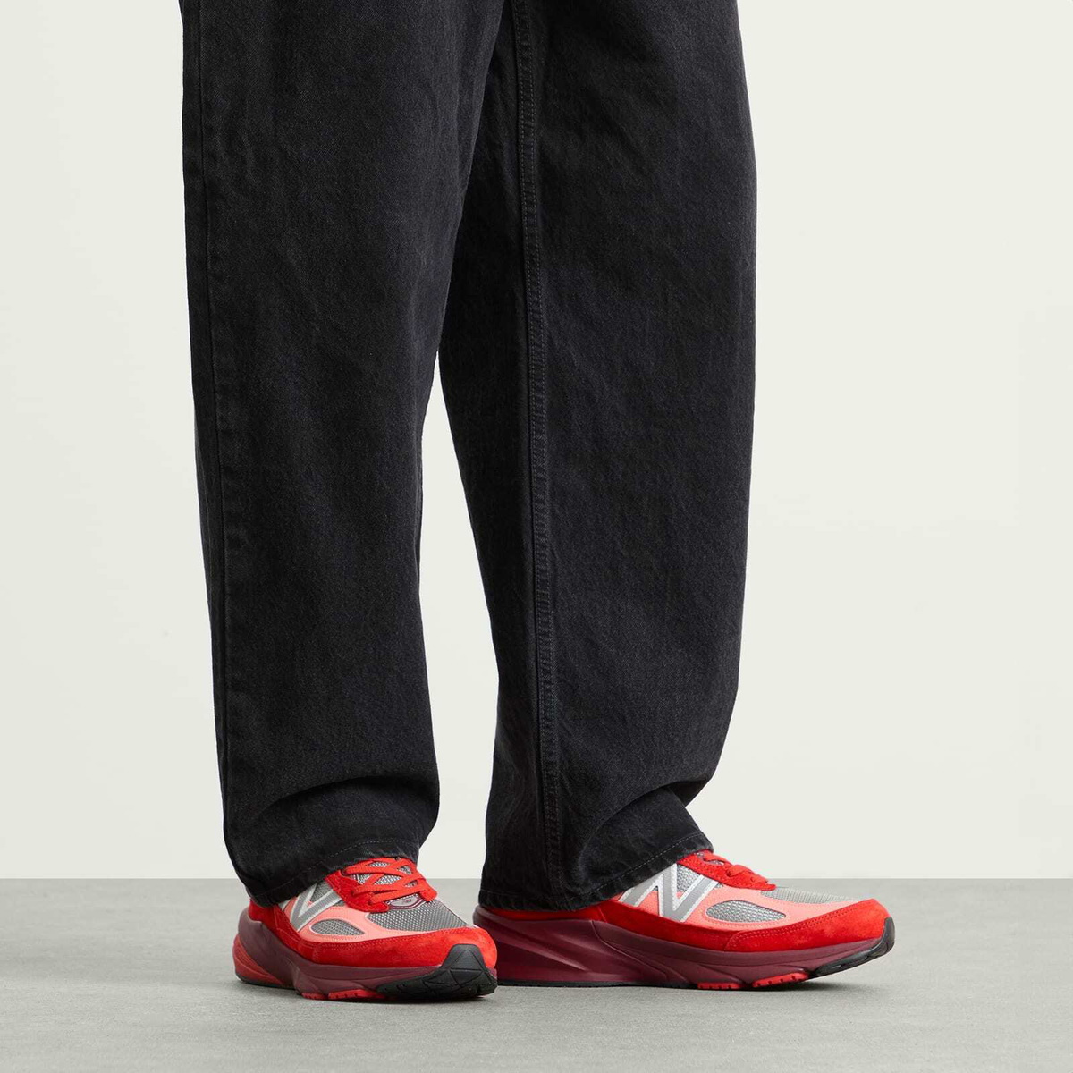 New Balance 990v6 Sneaker in Red