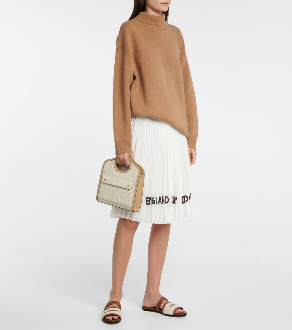 Burberry★素敵！Light Almond Leather Heel Sandals Burberry Light Almond Tan Leather Cut Out Block Heel Sandals