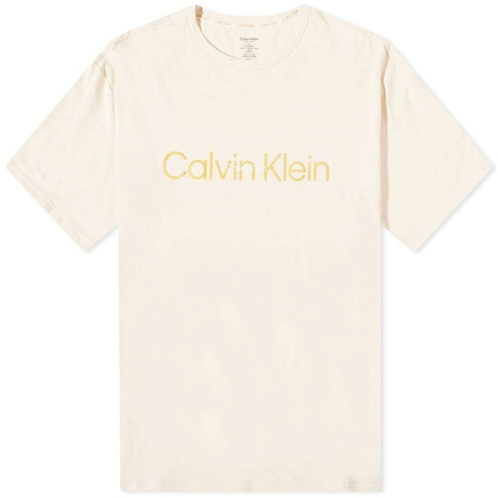 Photo: Calvin Klein Men's CK Underwear Logo T-Shirt in Tapioca