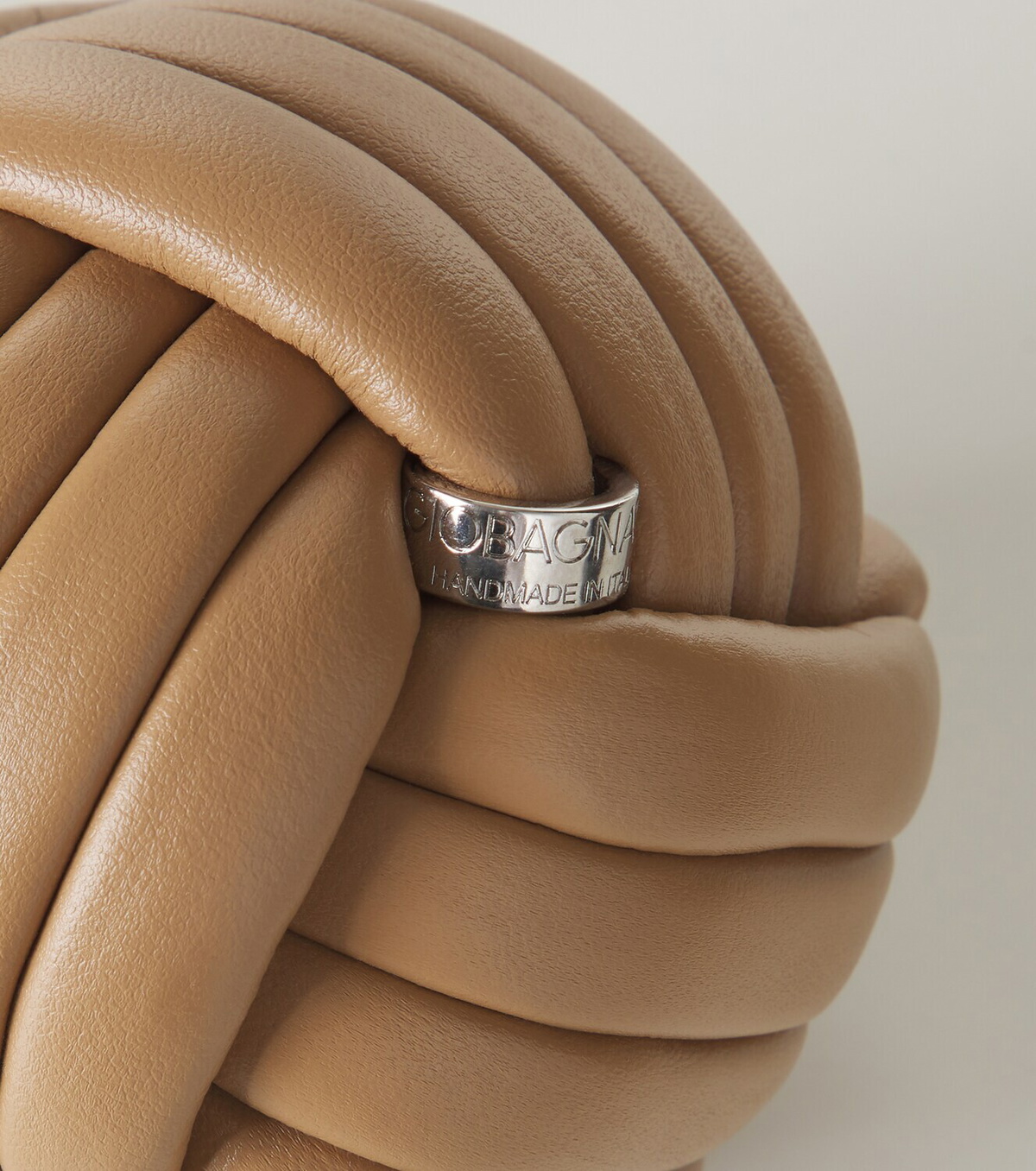 Giobagnara Nodo leather paperweight