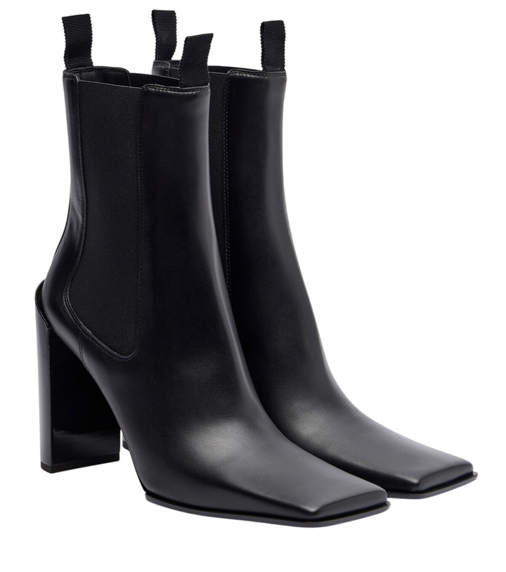 Photo: Alaïa 90 leather Chelsea boots