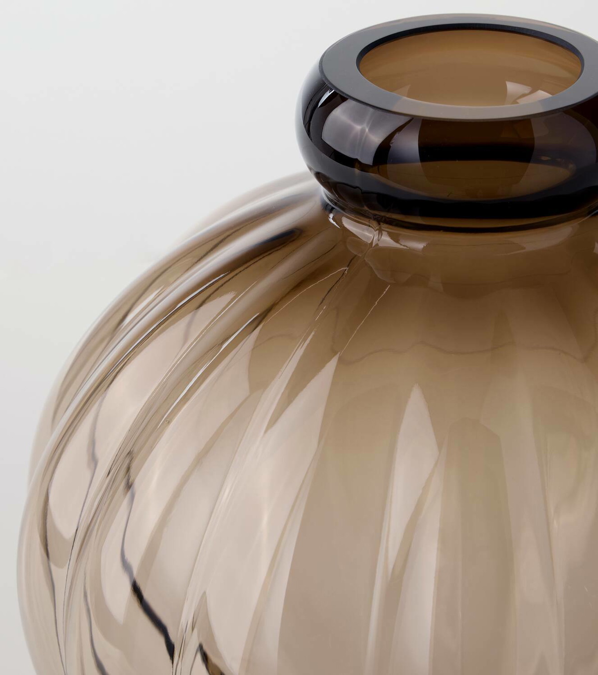 Louise Roe Balloon 01 glass vase