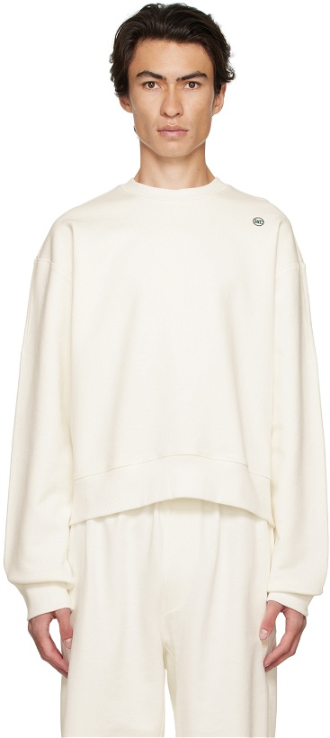 Photo: Recto SSENSE Exclusive Off-White Embroidered Sweatshirt
