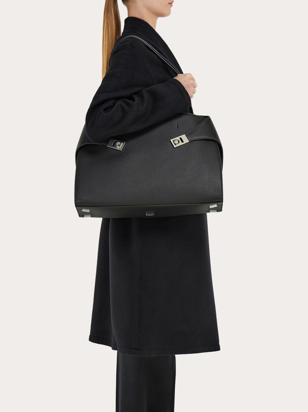 Ferragamo Mens Hug shoulder bag in Black