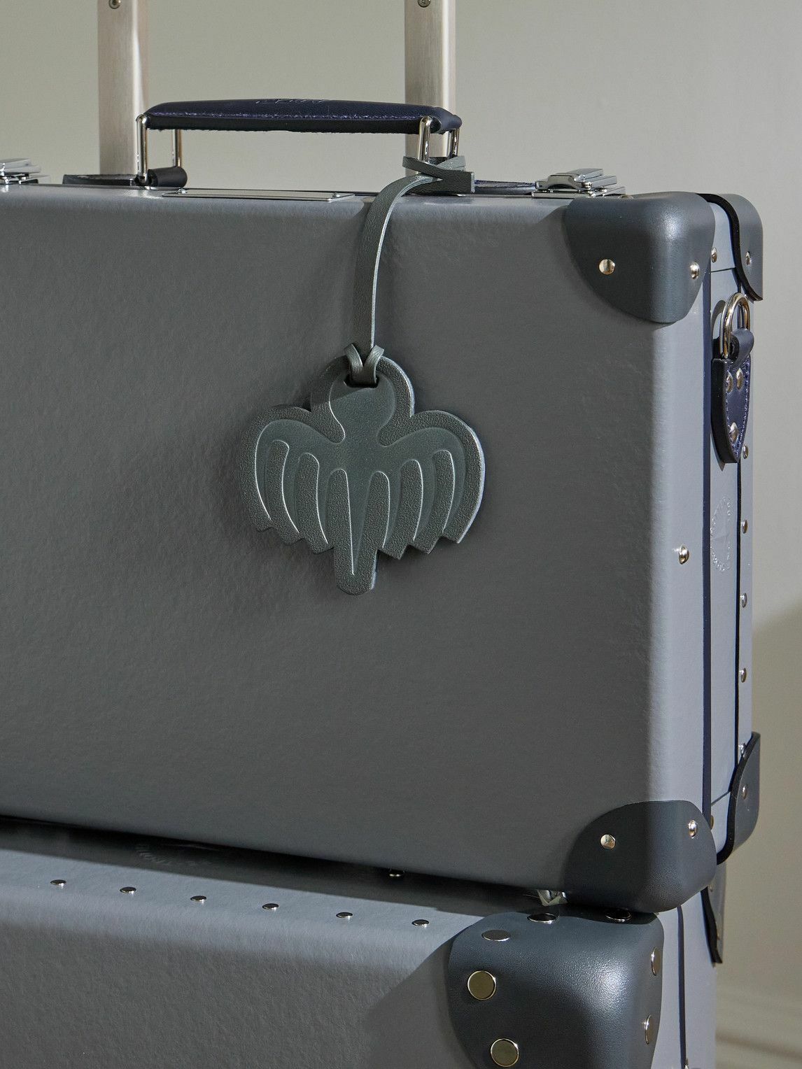 Globe-Trotter - 007 Spectrupus Leather Luggage Charm