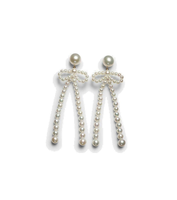 Photo: Sophie Bille Brahe Rosette de Perles 14kt gold drop earrings with freshwater pearls