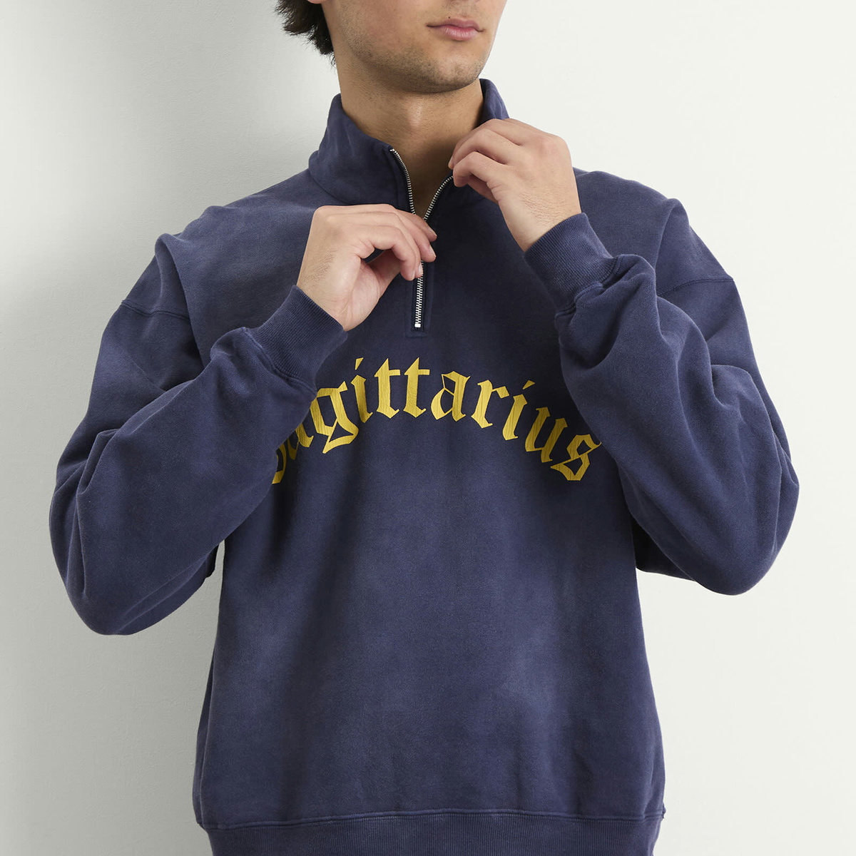 BEAMS Men's Fade Souvenir Half Zip Sweatshirt in Navy