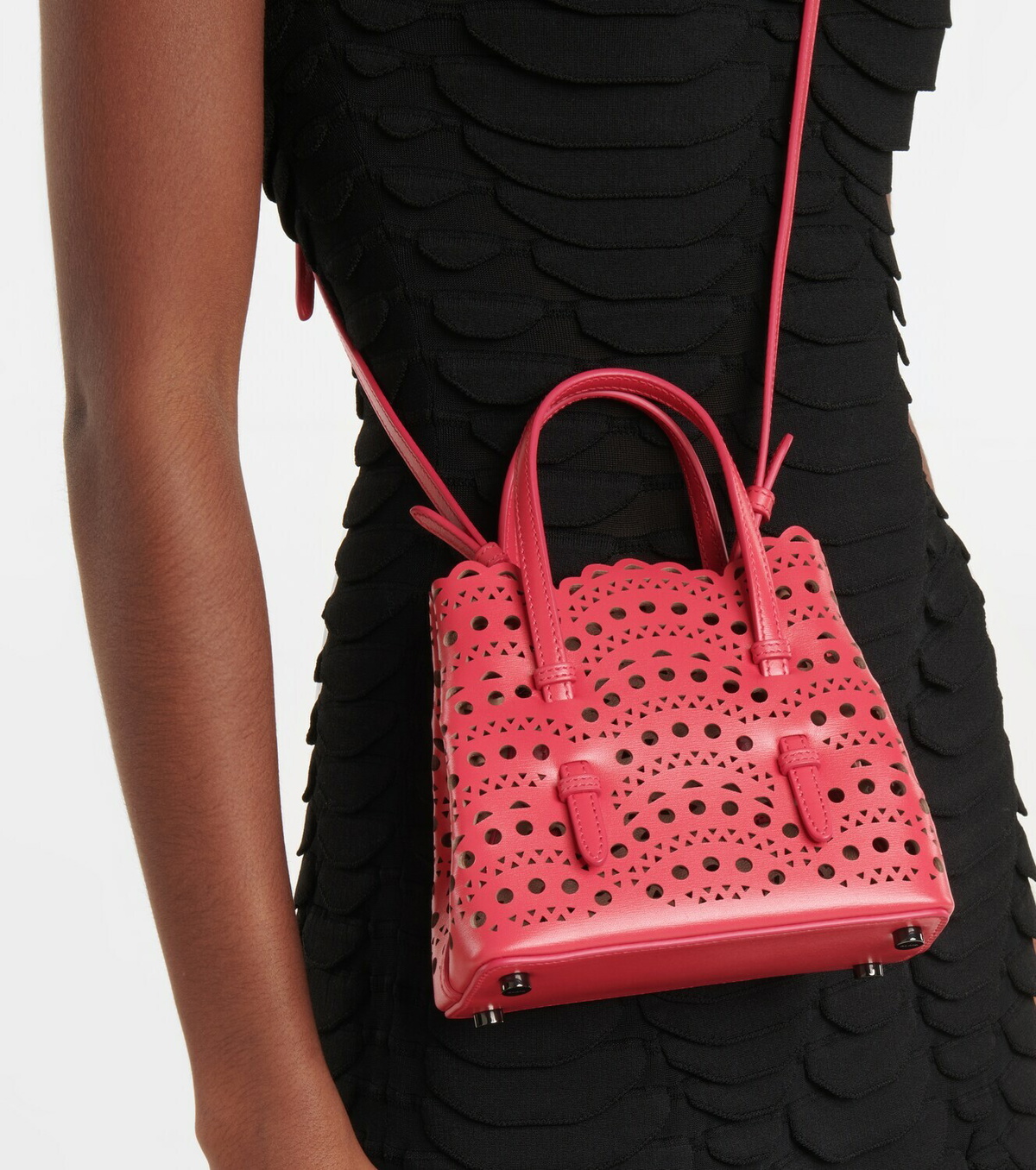 【ALAIA】mina 16 new vienne レザー トート ALAIA Mina 16 Tote Bag in Vienne Wave Perforated Leather