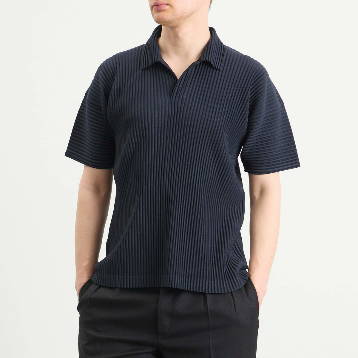 Homme Plissé Issey Miyake Men's Pleat Polo Shirt in Navy