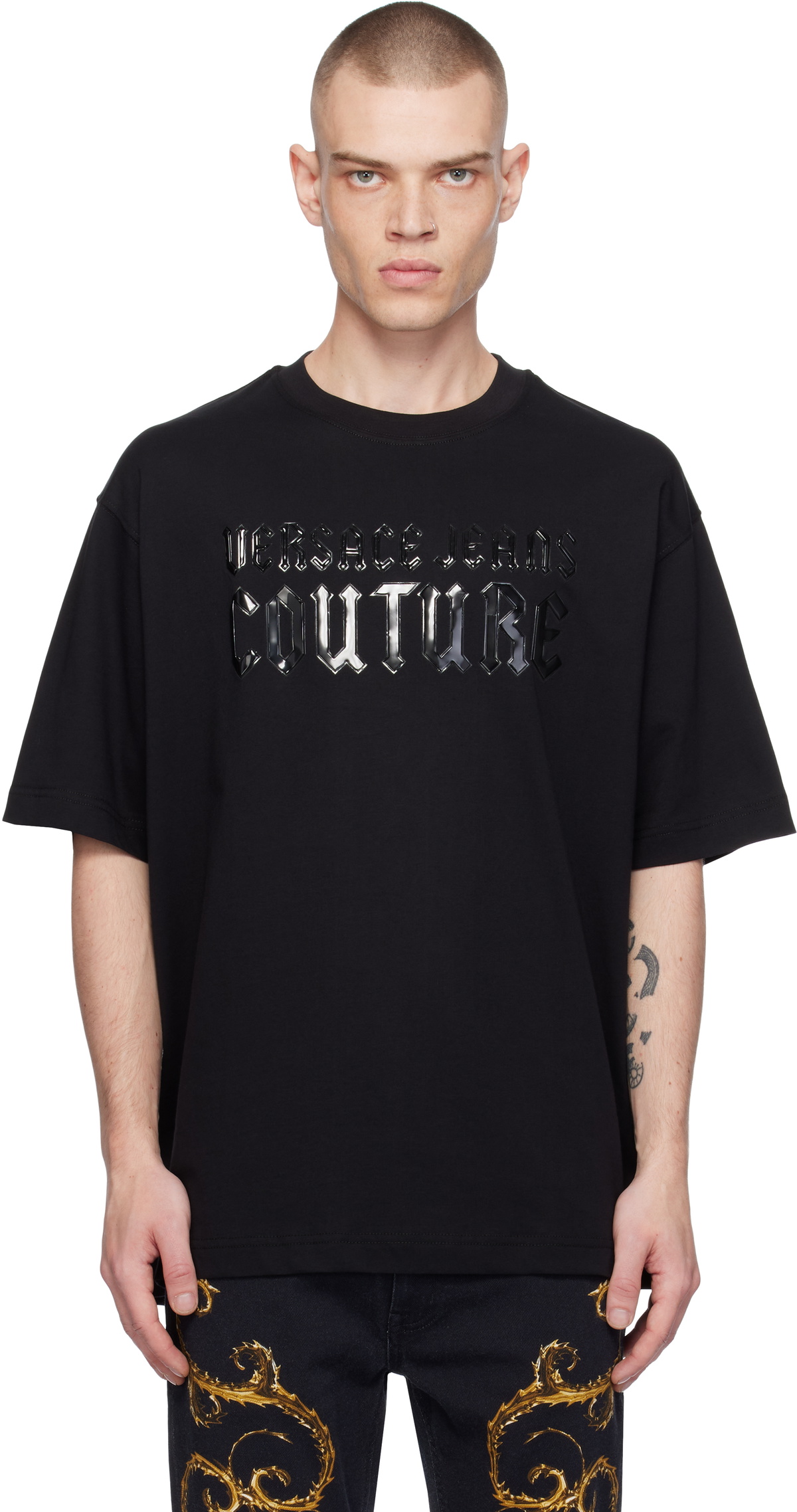 Versace Jeans Couture Black Gothic Logo Relaxed-Fit T-shirt Versace Jeans Couture Black Gothic Logo Relaxed-Fit T-shirt