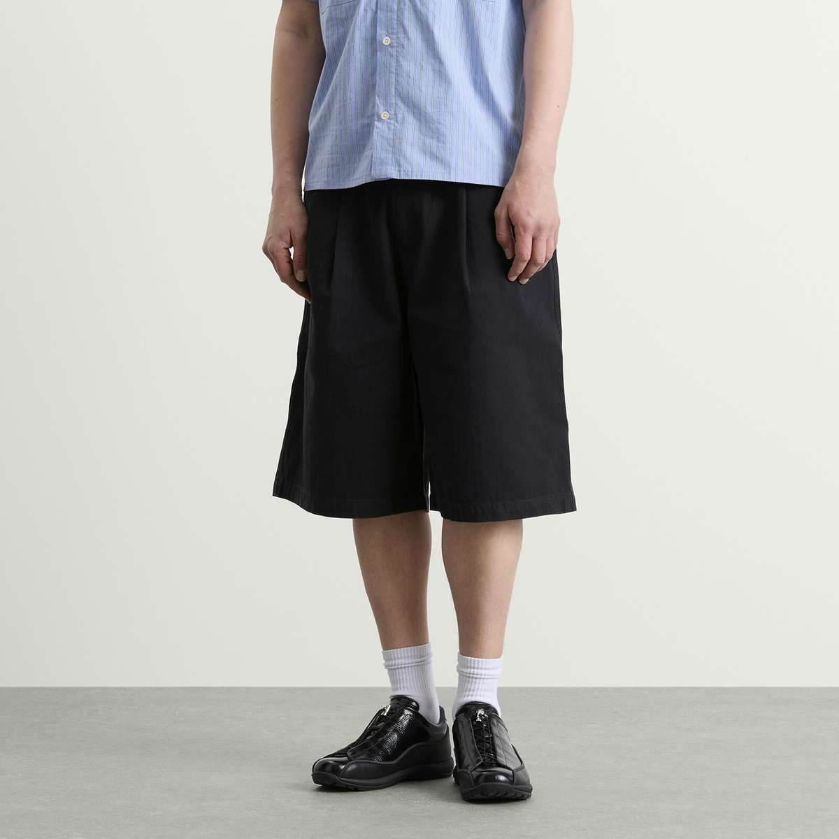 Butter Goods Men's Pleated Shorts in Washed Black