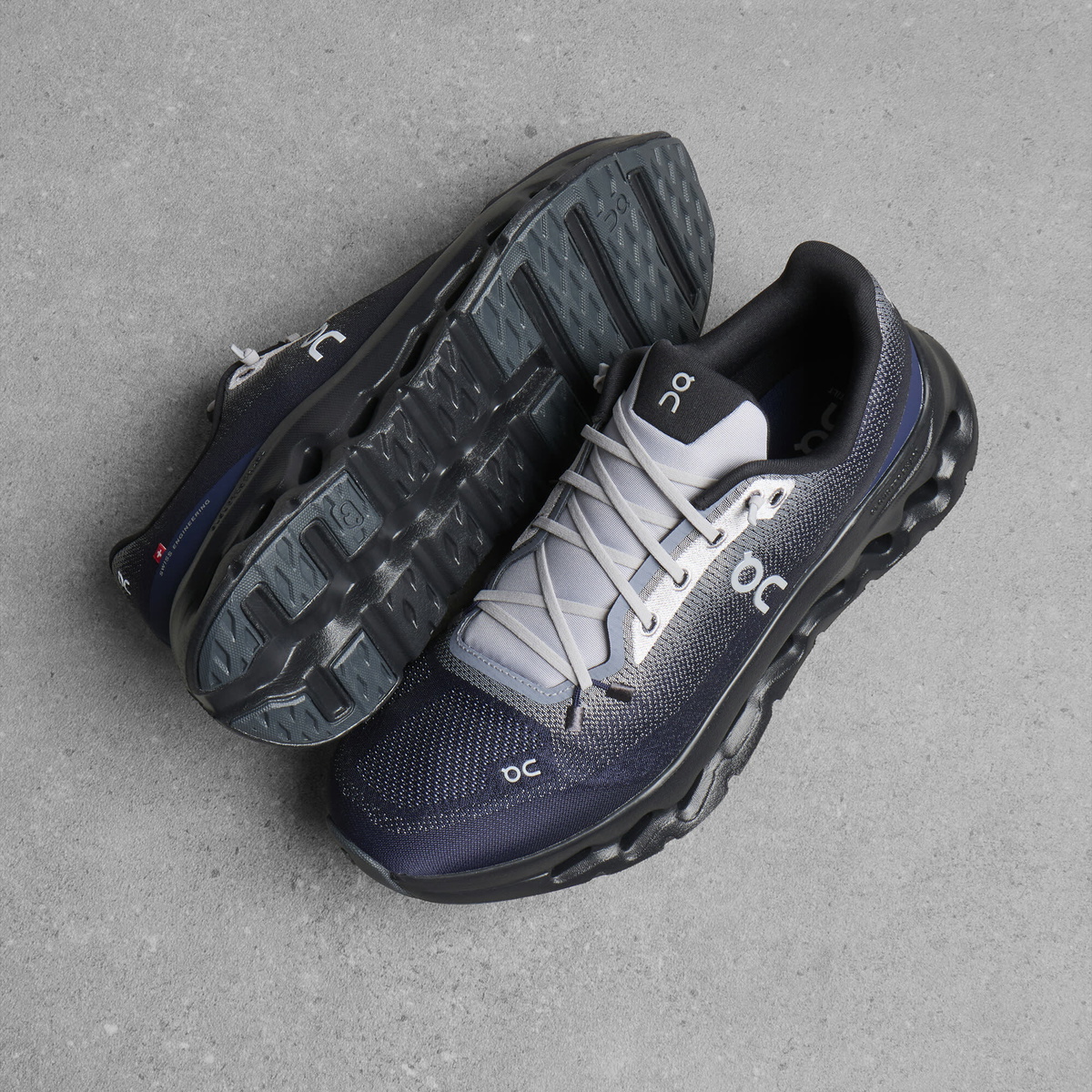 ON Men's Cloudtilt Sneaker in Platinum/Midnight
