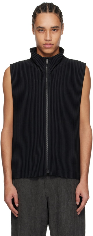 Photo: HOMME PLISSÉ ISSEY MIYAKE Black Monthly Color March Vest