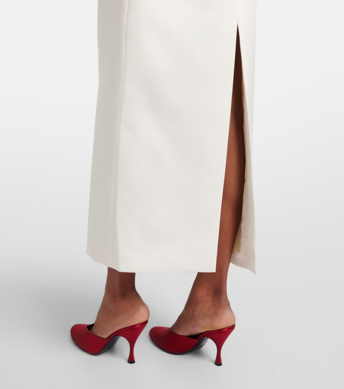 Leo Lin Floral-appliqué halterneck gown