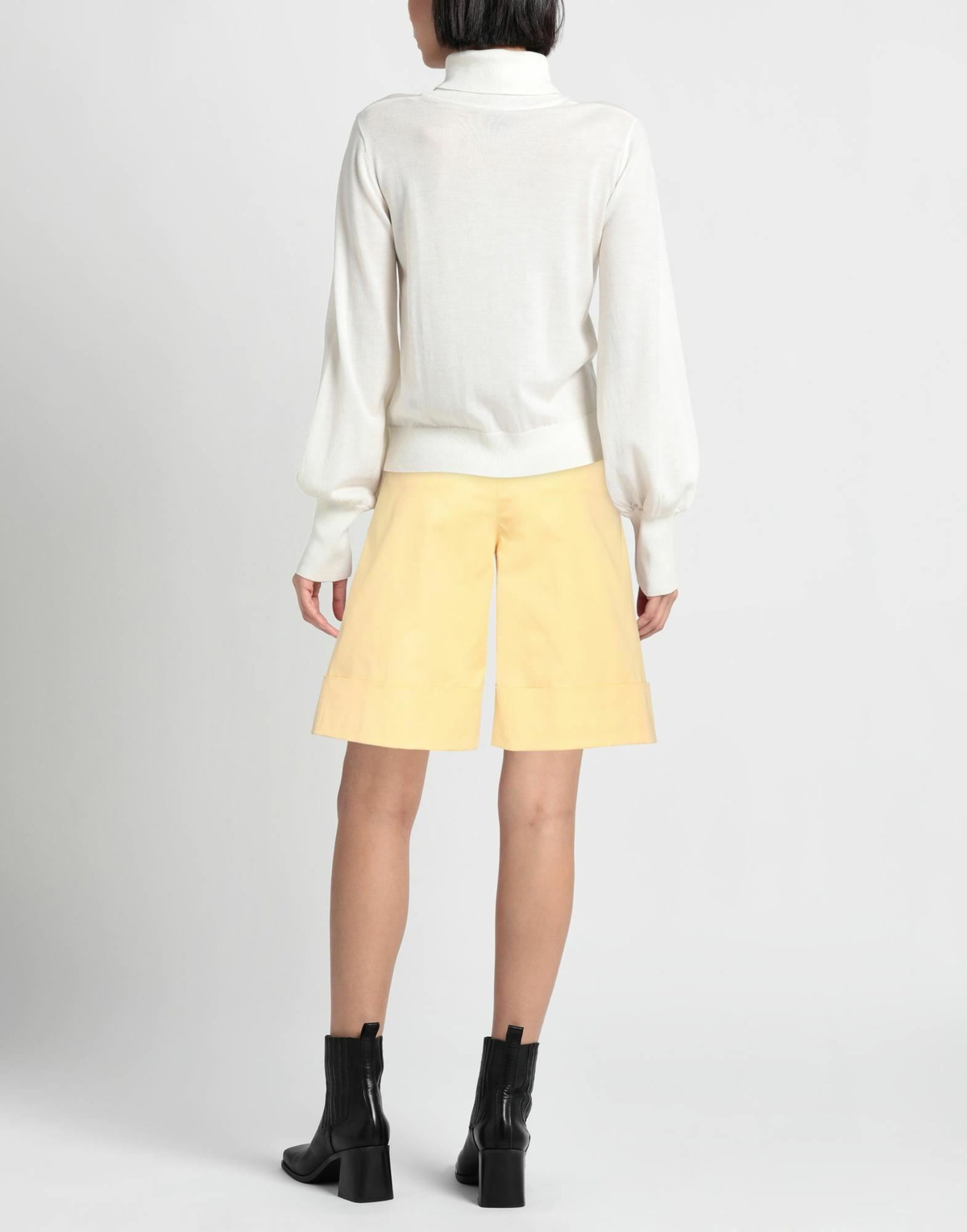 Peserico Womens Shorts & Bermuda Shorts in Yellow