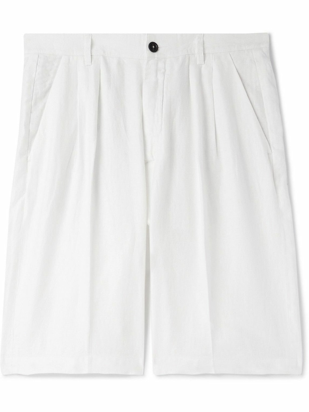 Photo: Massimo Alba - Cliff Straight-Leg Pleated Linen Bermuda Shorts - White
