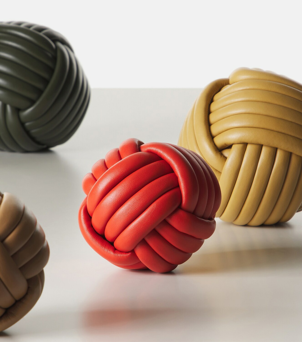 Giobagnara Nodo leather paperweight
