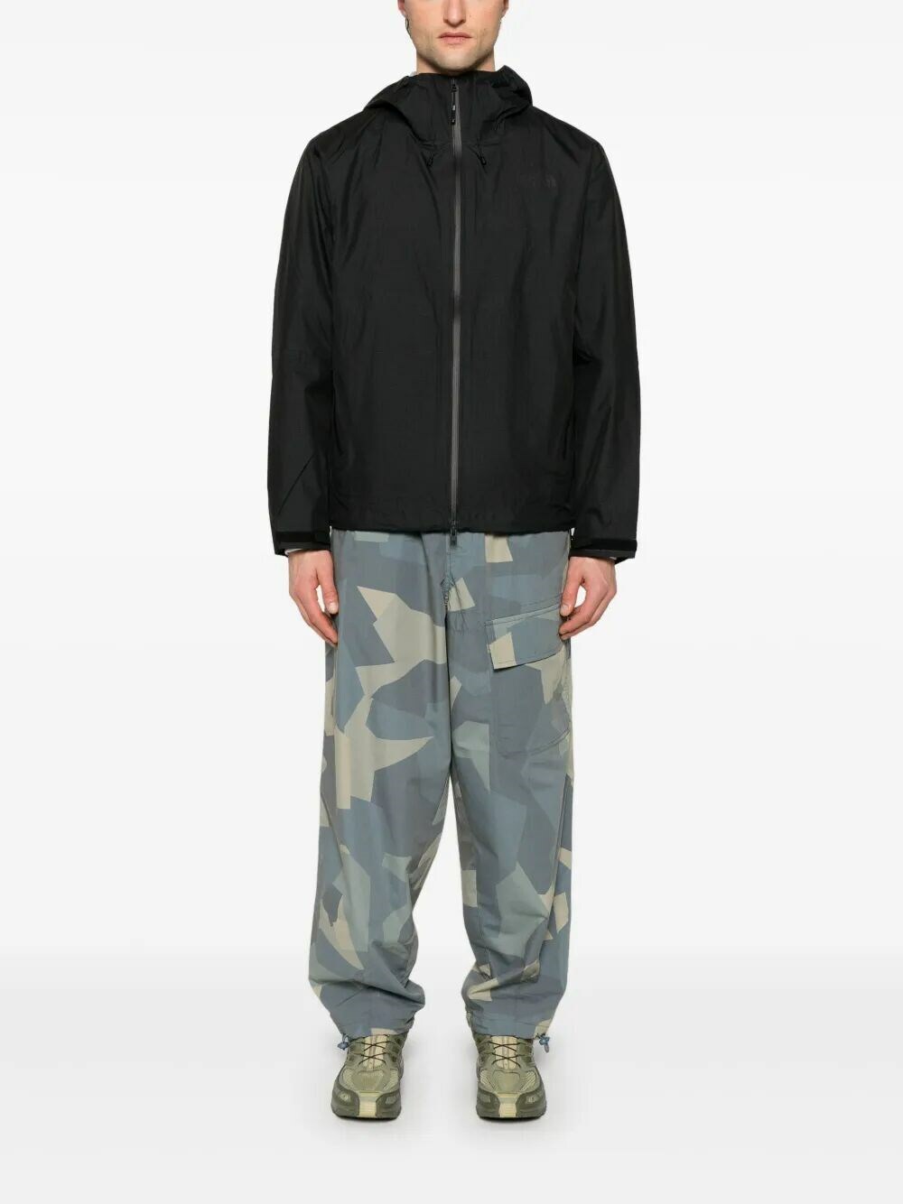 The North Face Man Packable Light Rain Jacket in Black
