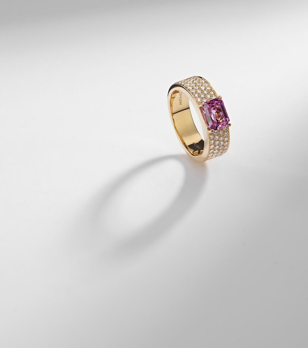 Anita Ko 18kt gold ring with sapphire and diamonds