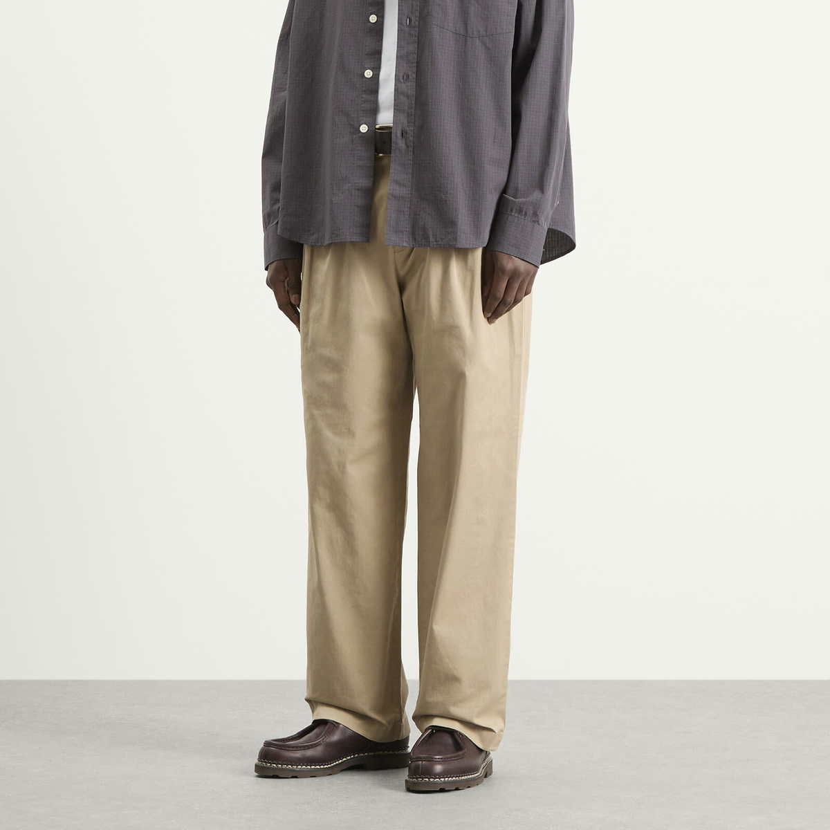 Norse Projects Men's Hestur Relaxed Twill Pleated Trousers in Light Khaki