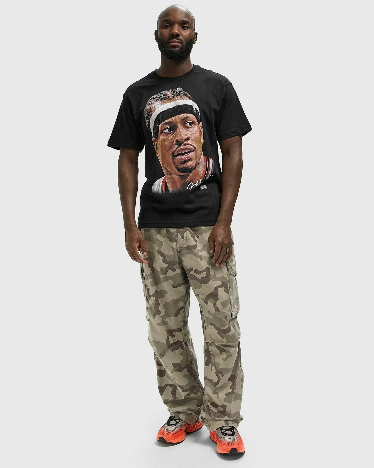 Mitchell & Ness NBA PLAYER BIG FACE TEE PHILADELPHIA 76ERS ALLEN IVERSON Black Mens Shortsleefe
