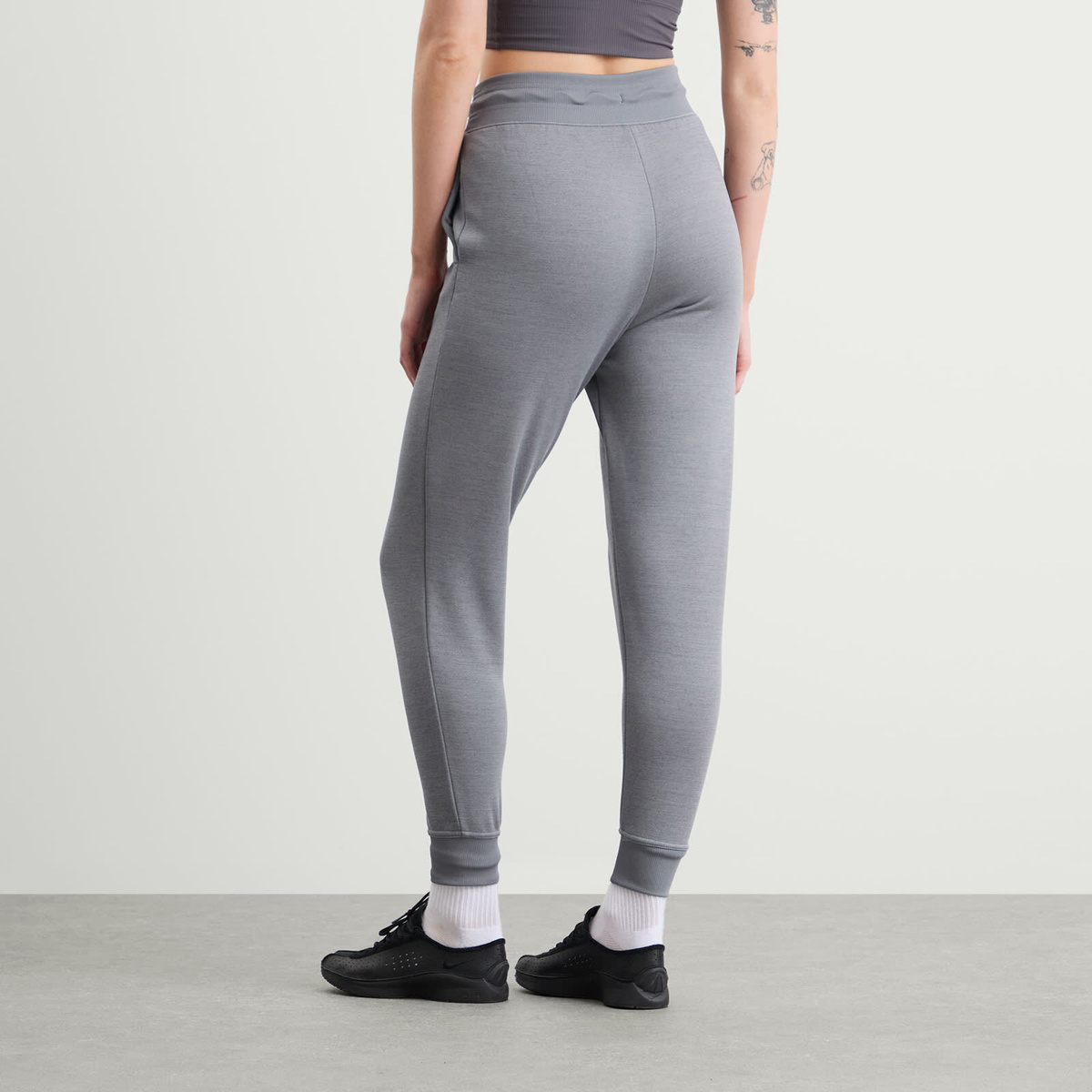 Nike Women's Therma-FIT One High-Waisted 7/8 Joggers in Carbon Heather