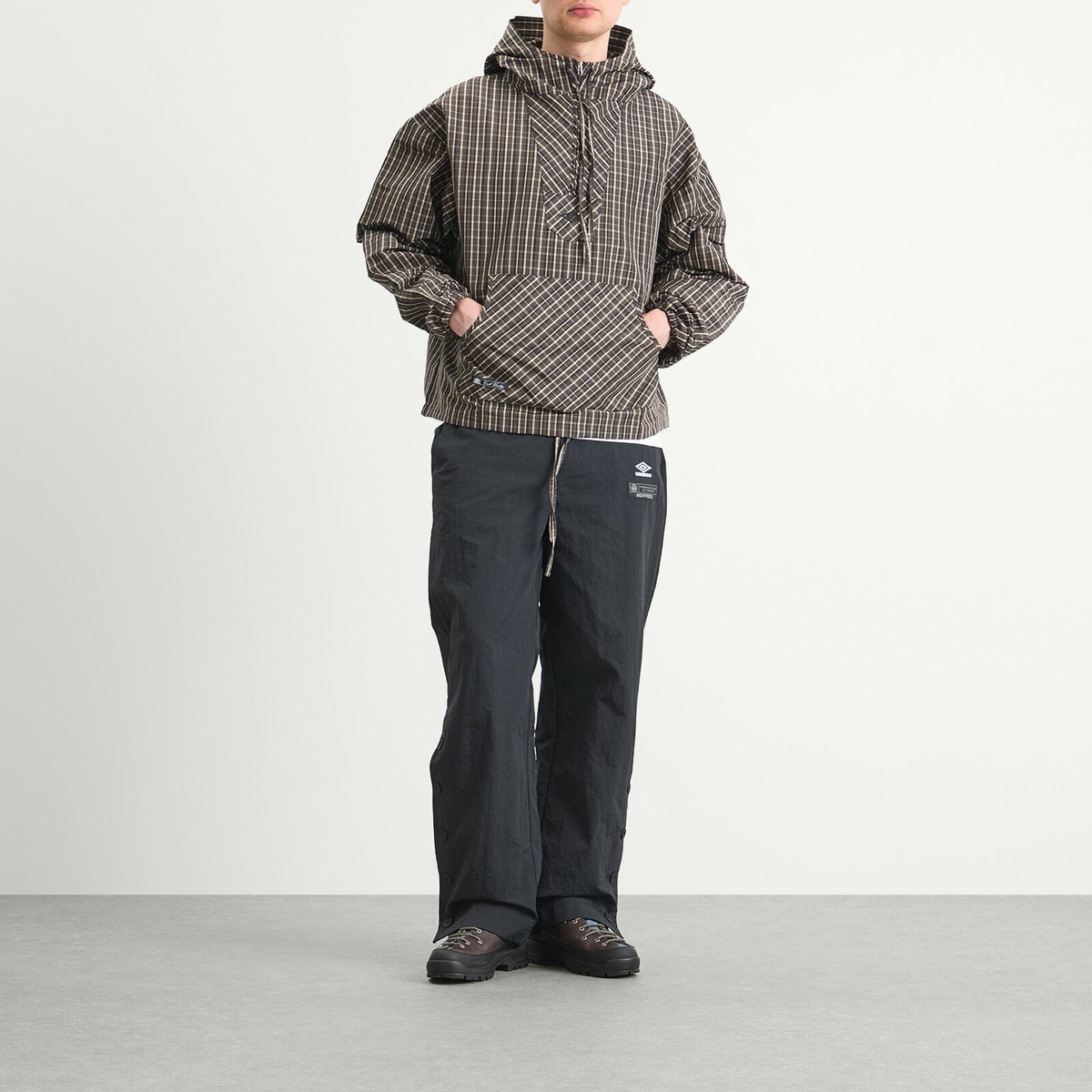 Umbro by Slam Jam Men's Checked Masked Anorak in Beige/Dark Brown