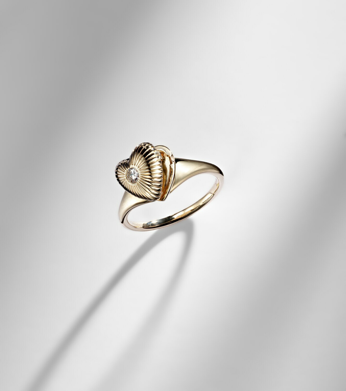 Persée 9kt gold ring with diamond
