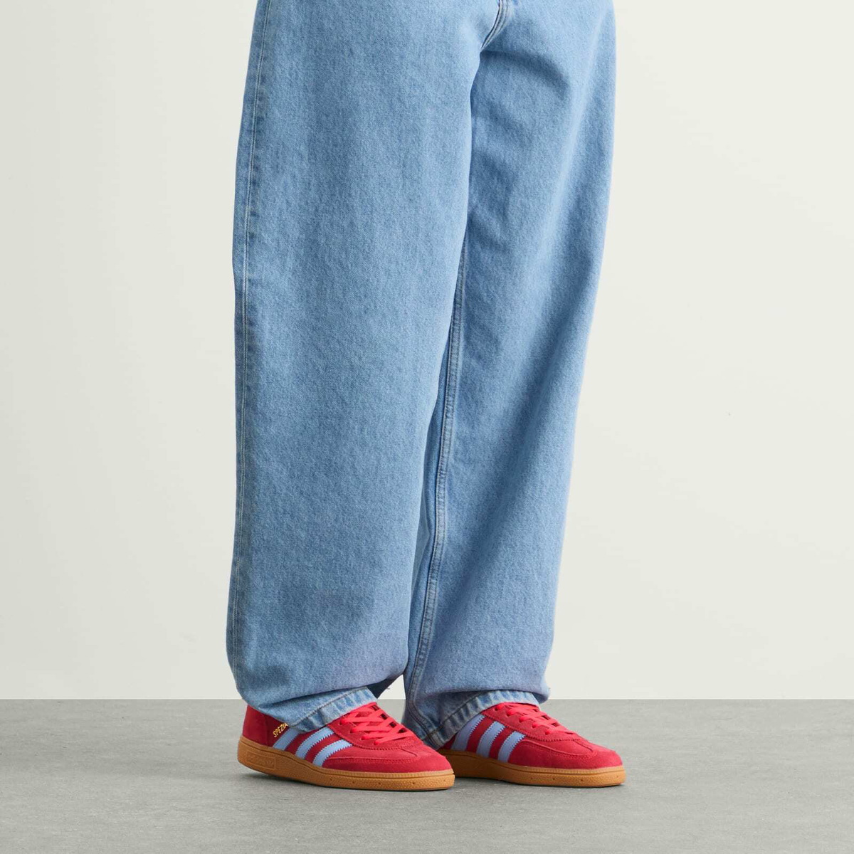 Adidas Handball Spezial W in Lucid Red/Glow Blue