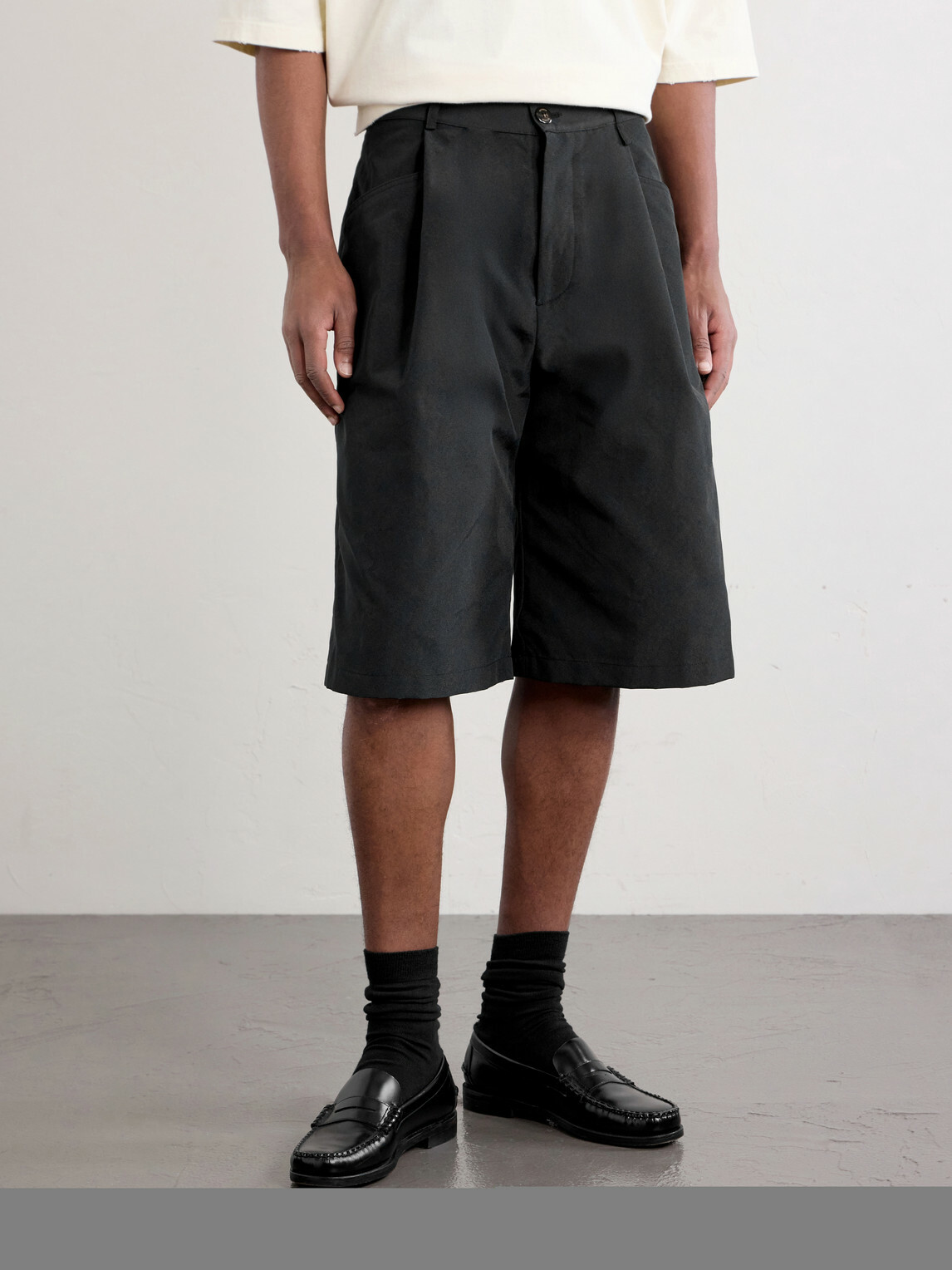 Willy Chavarria - Chilango Straight-Leg Pleated Woven Bermuda Shorts - Black