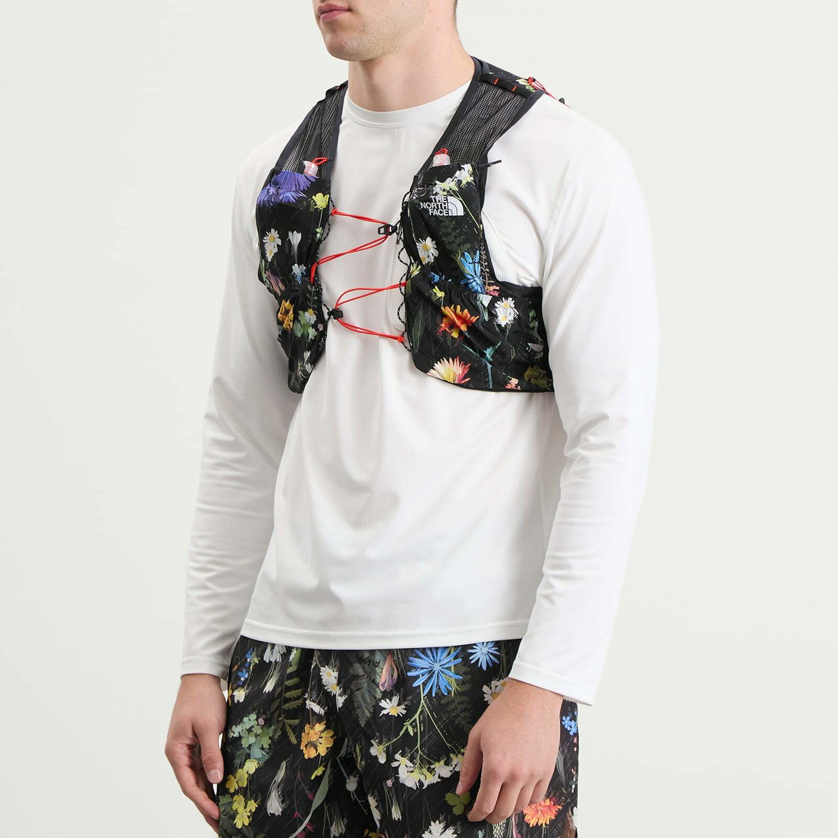 The North Face Men's Summit Series Run Vest 10 in Tnf Black/Alpine Floral