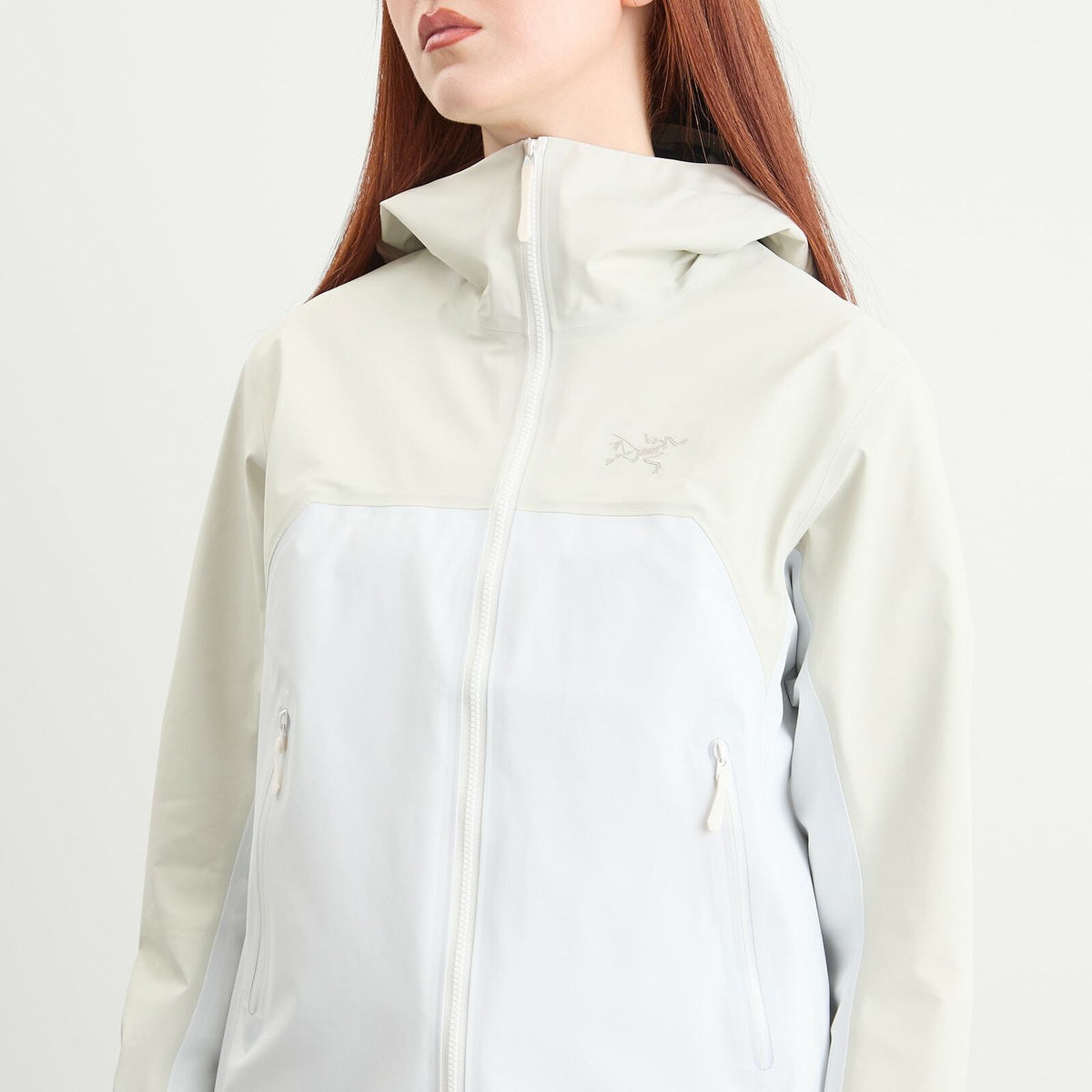 Arc'teryx Women's Beta Jacket W in Sea Salt/Arctic Silk