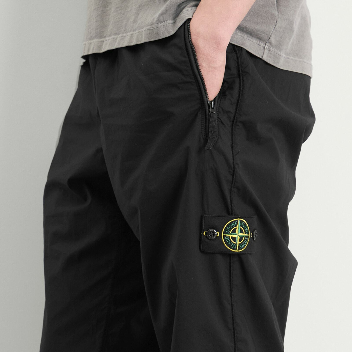 Stone Island Men's Tela Paracadute Trousers in Black Stone Island