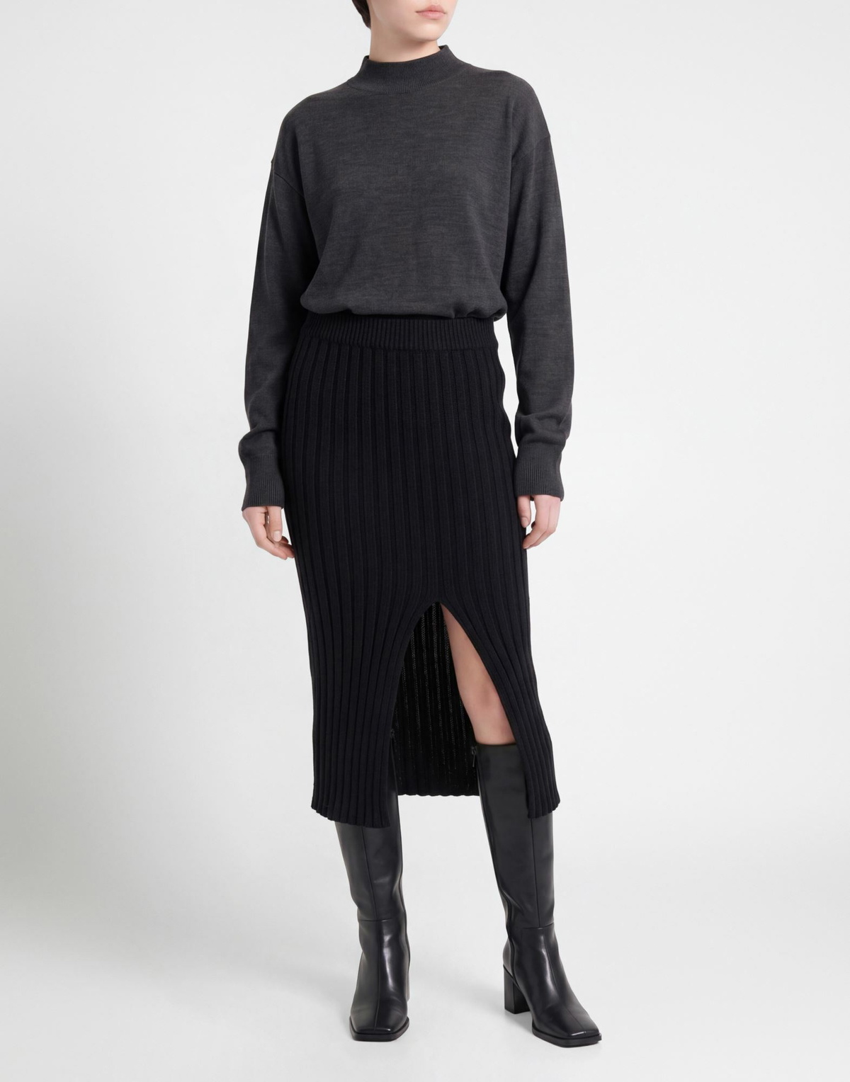 Baserange Womens Midi skirt in Black