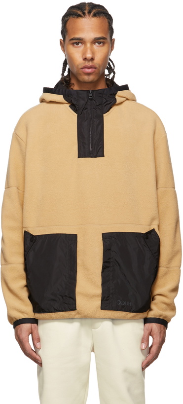 Photo: Hugo Beige Daymans Hoodie