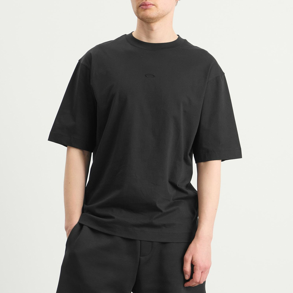Oakley Men's Reserve Momento Protopia T-Shirt in Pitch Black