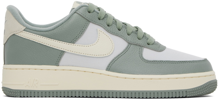 Photo: Nike Green & Off-White Air Force 1 '07 Sneakers