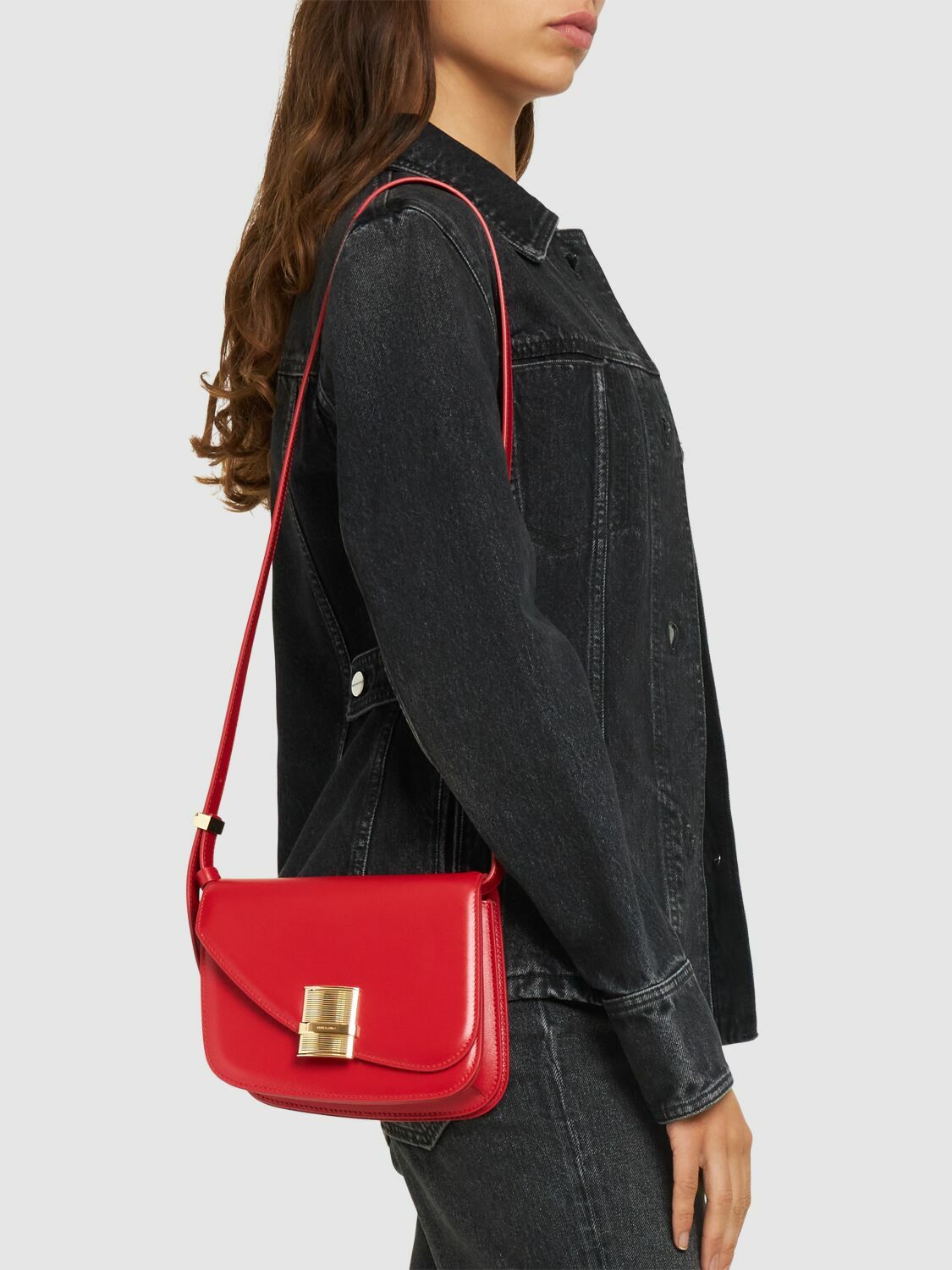 ショルダーバッグ・ポシェット SALVATORE FERRAGAMO FIAMMA SMALL SMOOTH LEATHER SHOULDER BAG FERRAGAMO Fiamma Small Leather Crossbody Bag | Saks Fifth Avenue
