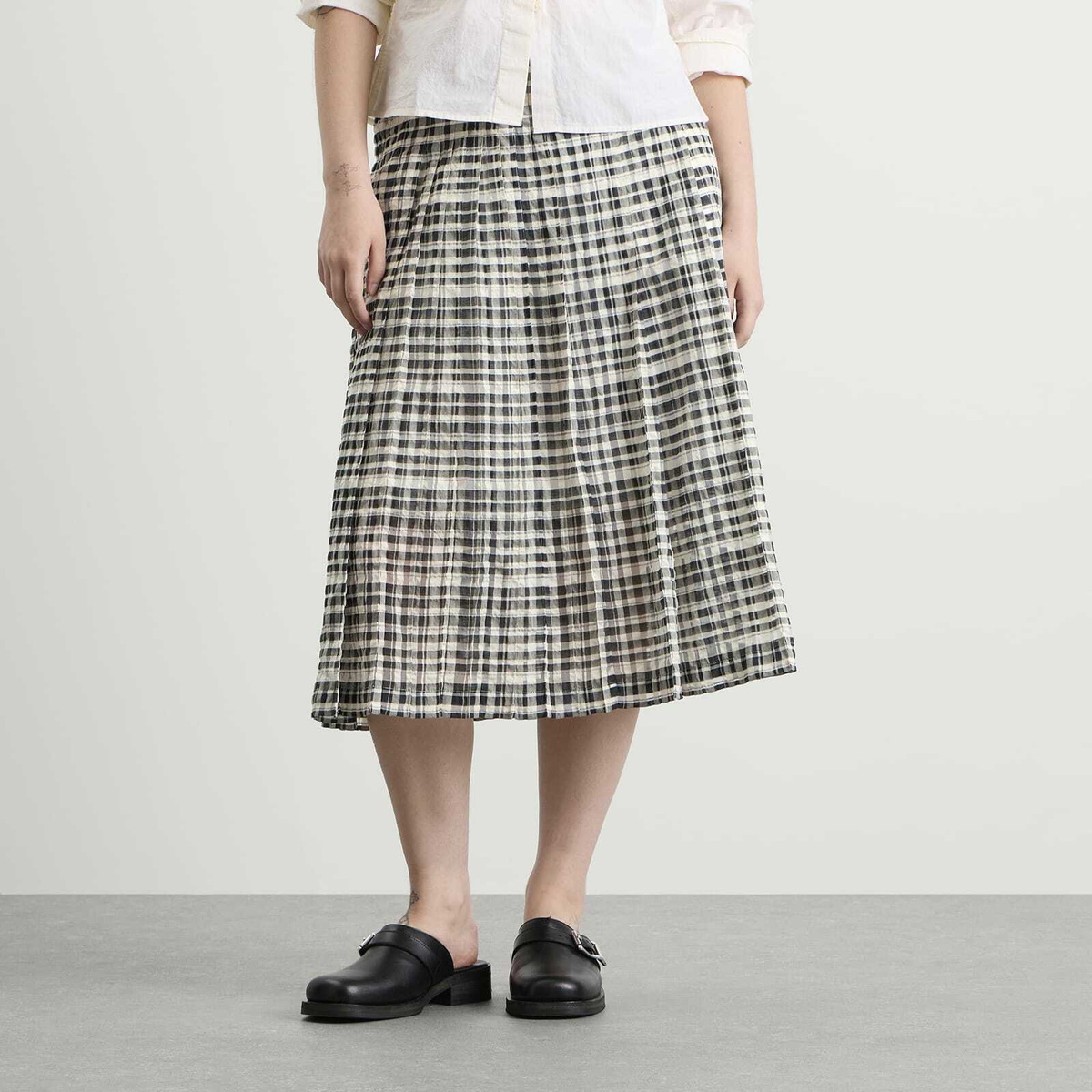YMC Women's Rosette Midi Skirt in Charcoal/Off White